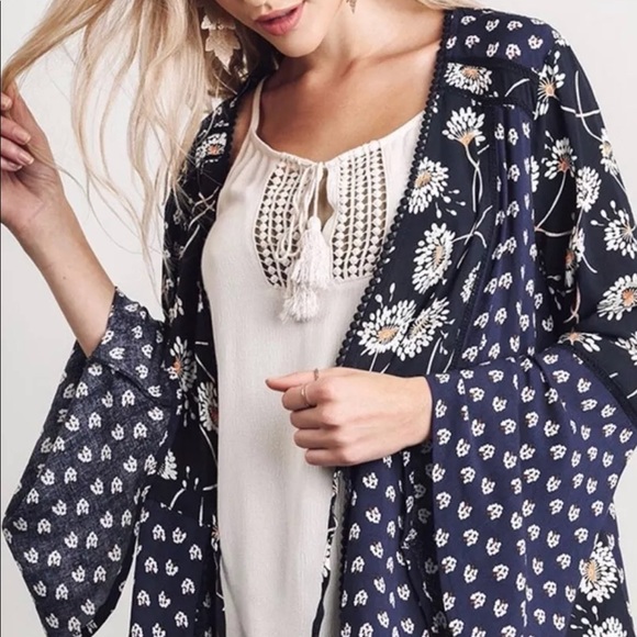 NWT Umgee Floral Print Cardigan-Style Top - Picture 2 of 3